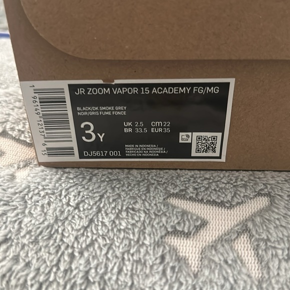 Nike JR Zoom Vapor 15 Academy FG/MG soccer cleats - Picture 2 of 5